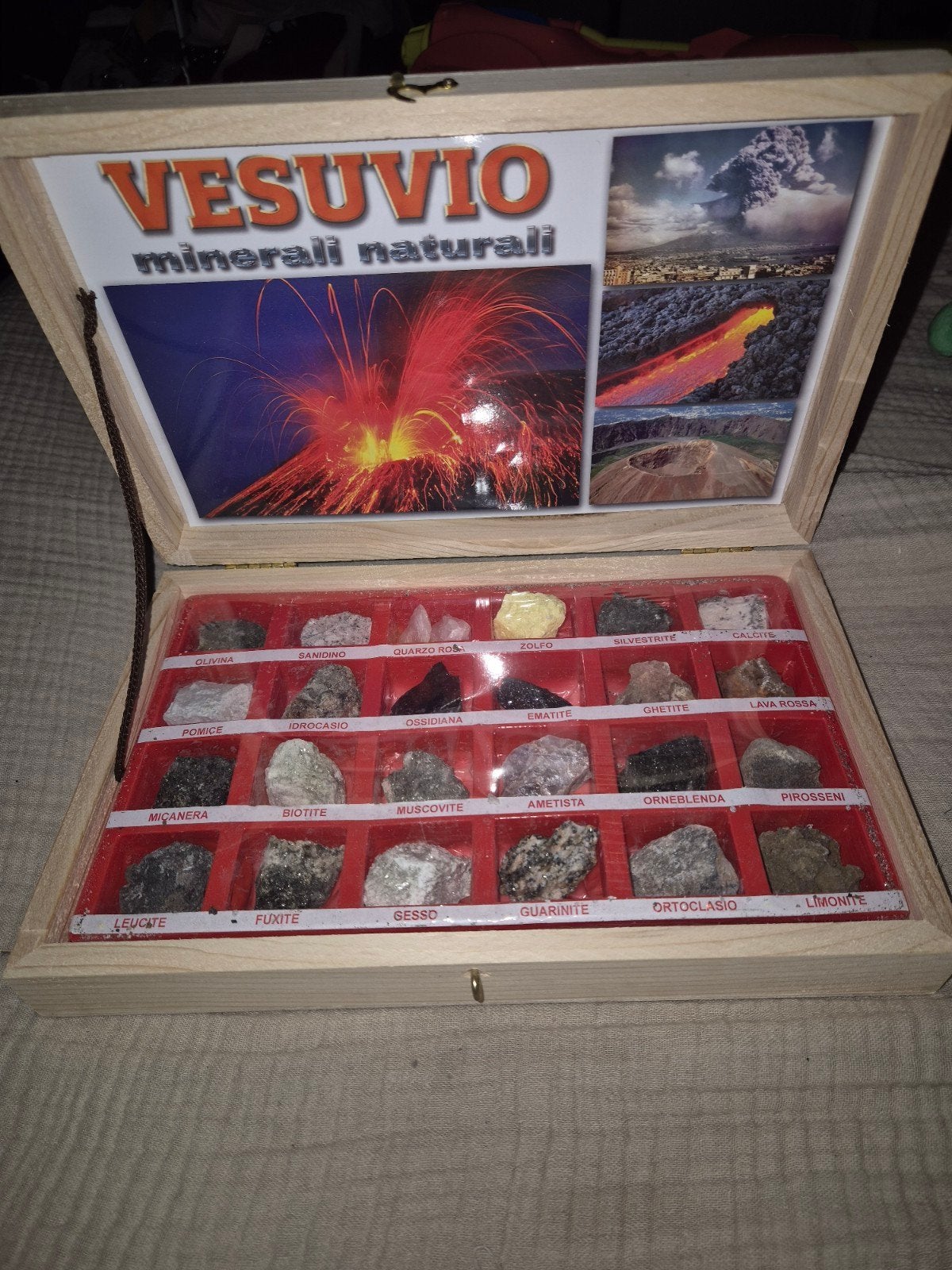 Vesuvio Mineralen Collectie - Educatieve Steen Set, Verzamelen, Ophalen of Verzenden, Mineraal
