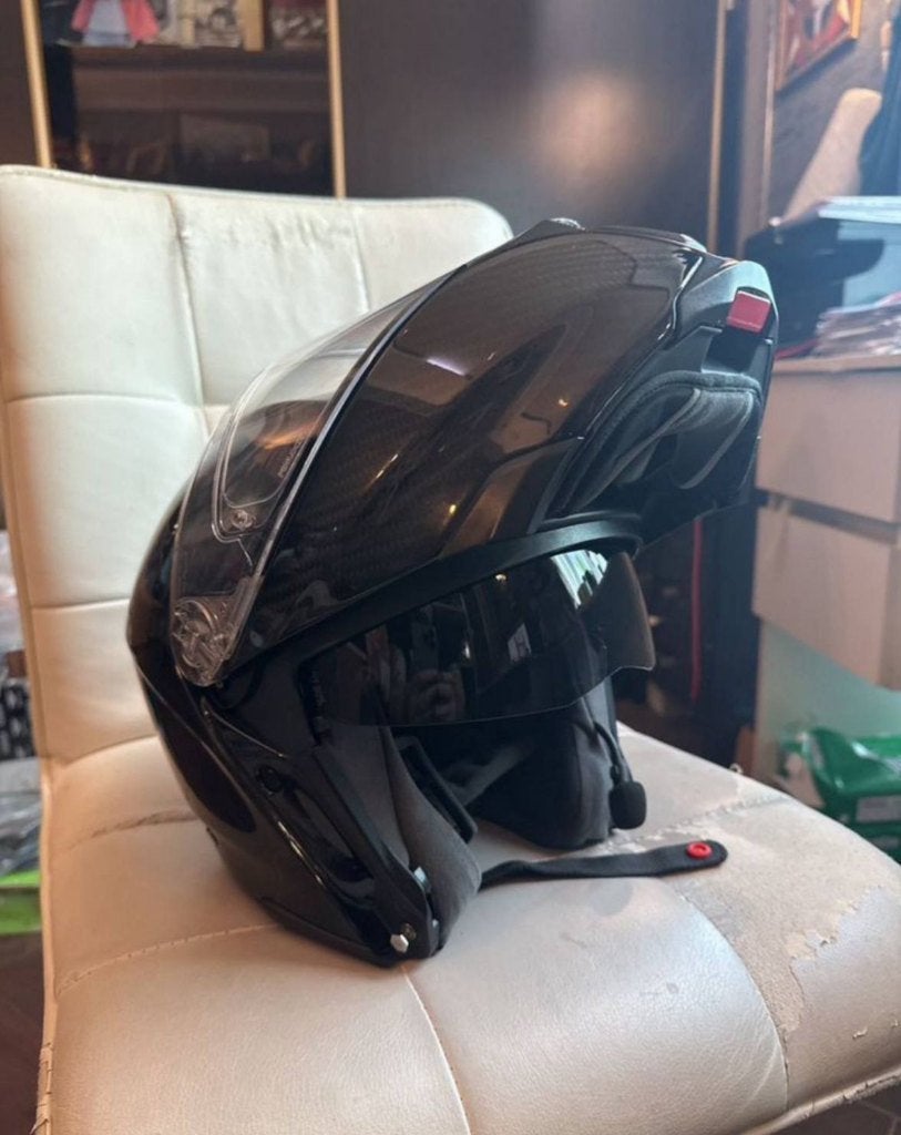 AGV motorshelm (carbon, maat 55) met ingebouwde headset., Motoren, Kleding | Motorhelmen, M, Ophalen of Verzenden, Tweedehands