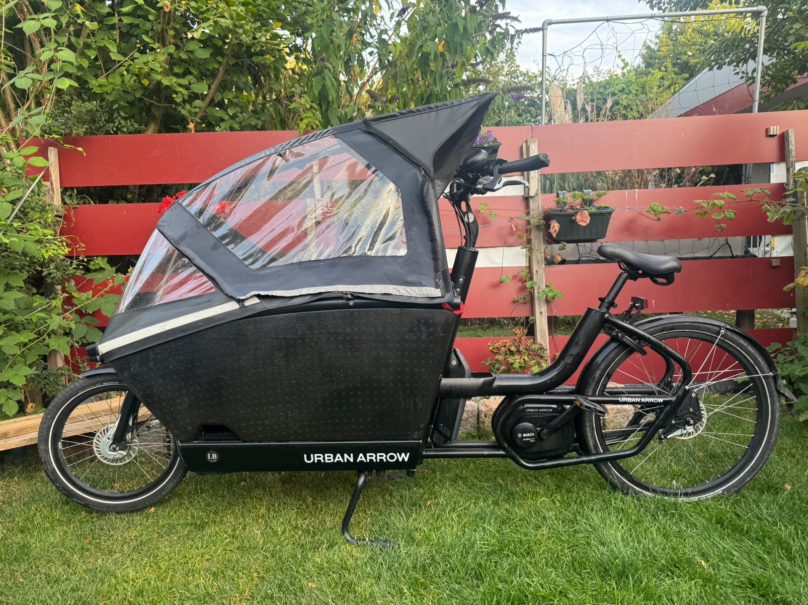 Urban arrow family black 2500km en 500wh, Overige merken, 4 kinderen of meer, Ophalen of Verzenden, Zo goed als nieuw