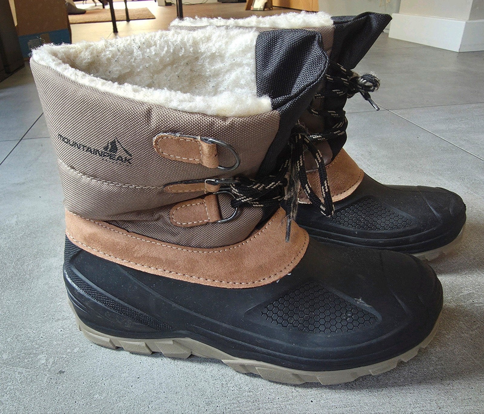 Snowboots maat 38/39, Ophalen, Zo goed als nieuw, Jongen of Meisje, Laarzen