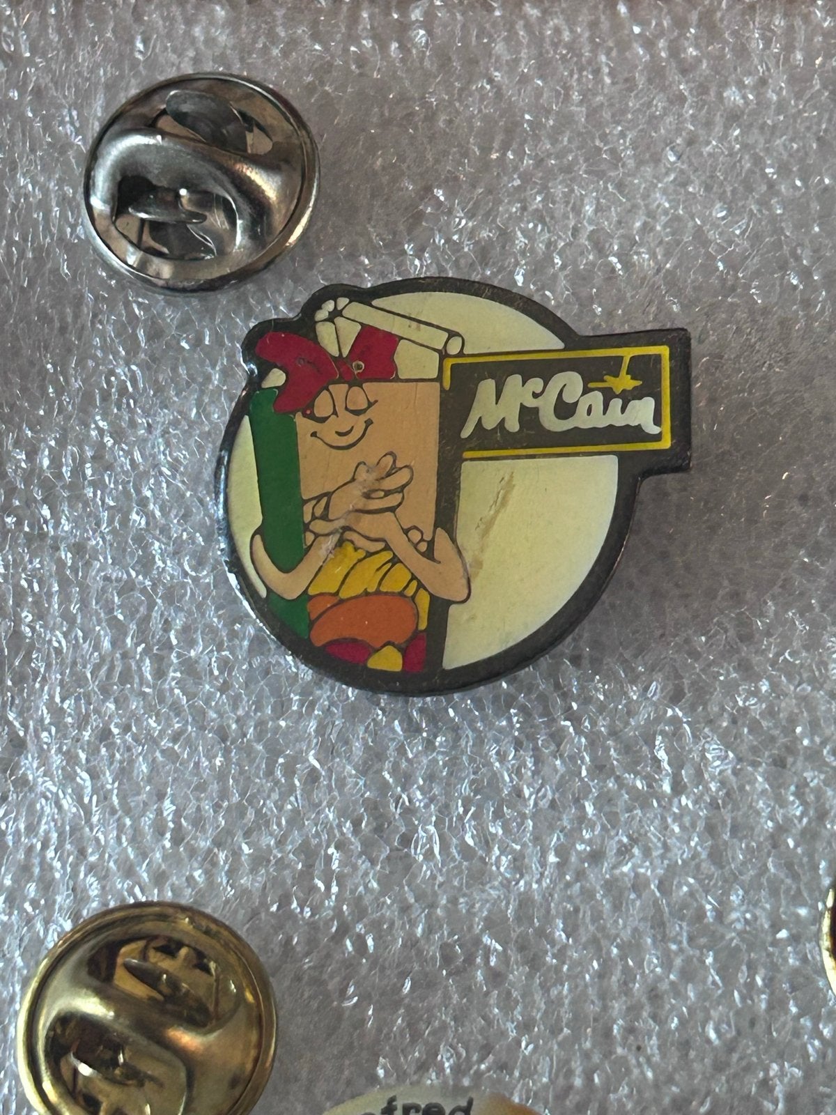 McCain Frietjes Pin - Vintage Reclame, Ophalen of Verzenden, Gebruikt, Merk, Speldje of Pin