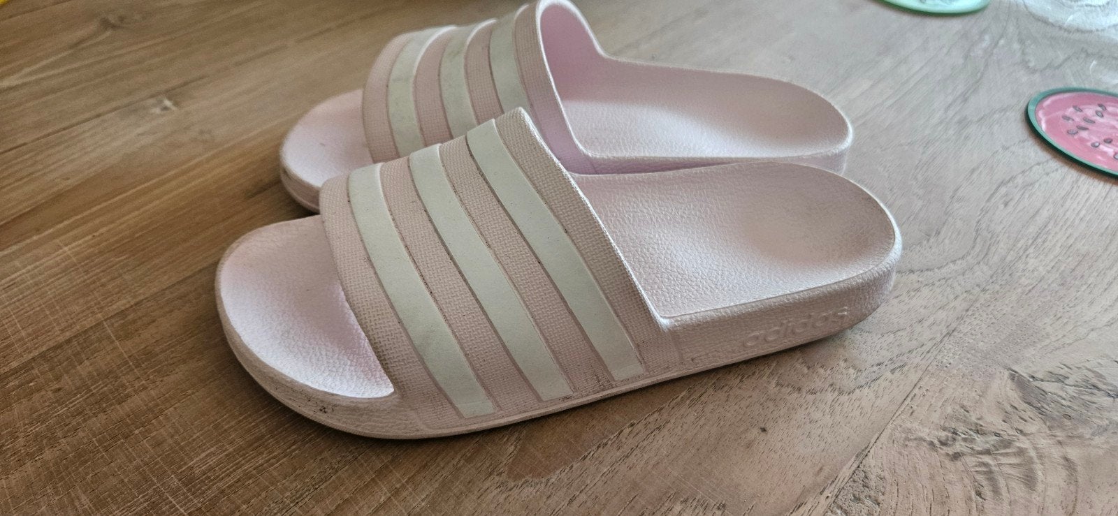 Adidas badslippers roze wit mt 35, Ophalen, Zo goed als nieuw, Meisje, Schoentjes