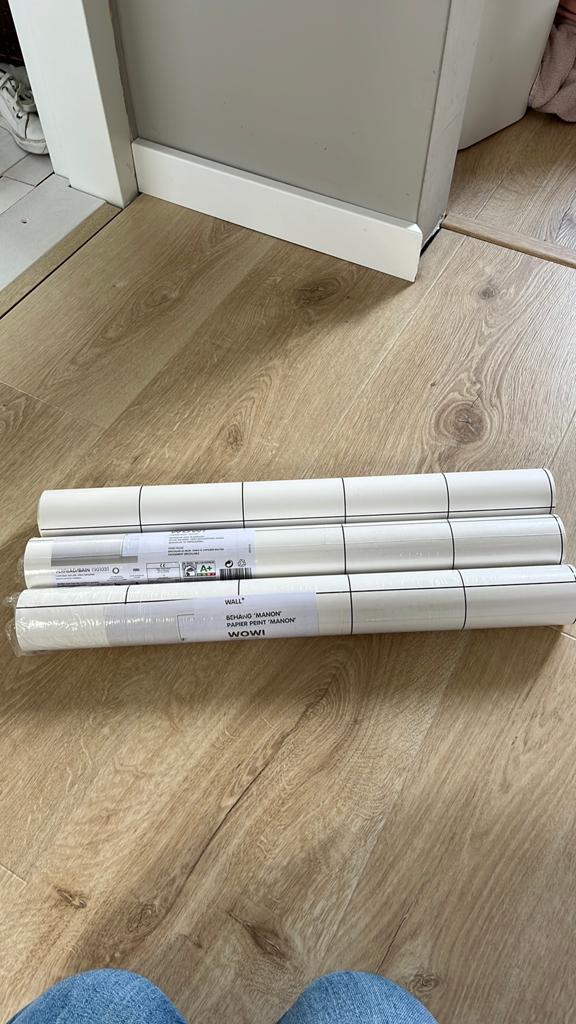 3 rollen behang wit met zwart lijnen, Ophalen, Wit