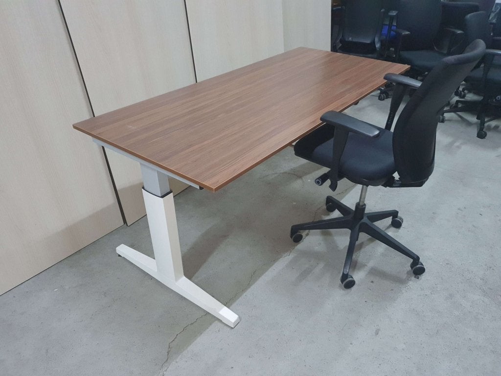 Markant bureau T poot wit (origineel of met nieuw blad), Markant, Ophalen of Verzenden, Zo goed als nieuw, Elzenkade 1, 3992 AD Houten