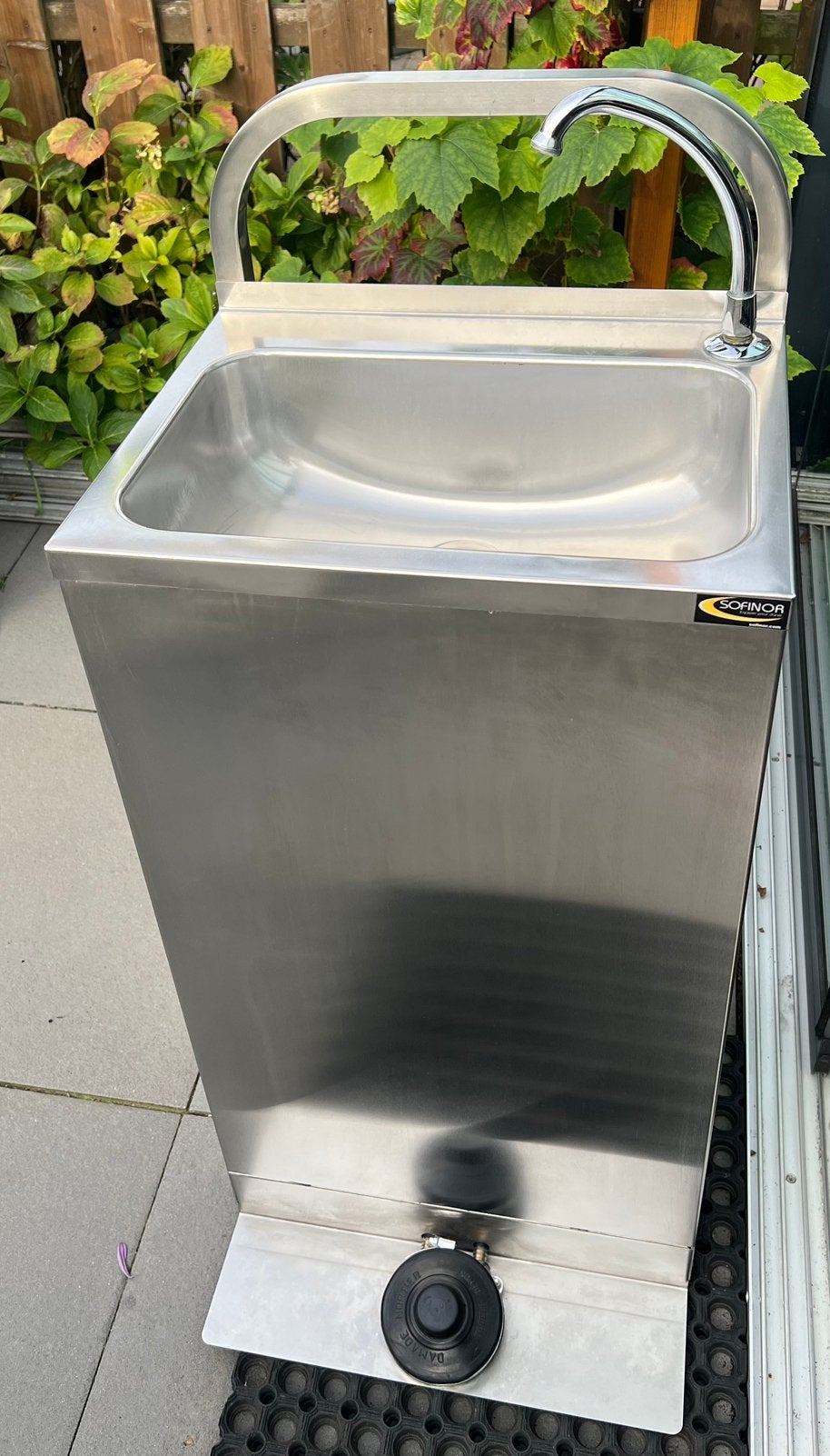Mobiele Wasbak RVS - met Voetbediening -, 20 tot 30 liter, Ophalen, Zo goed als nieuw, Rvs