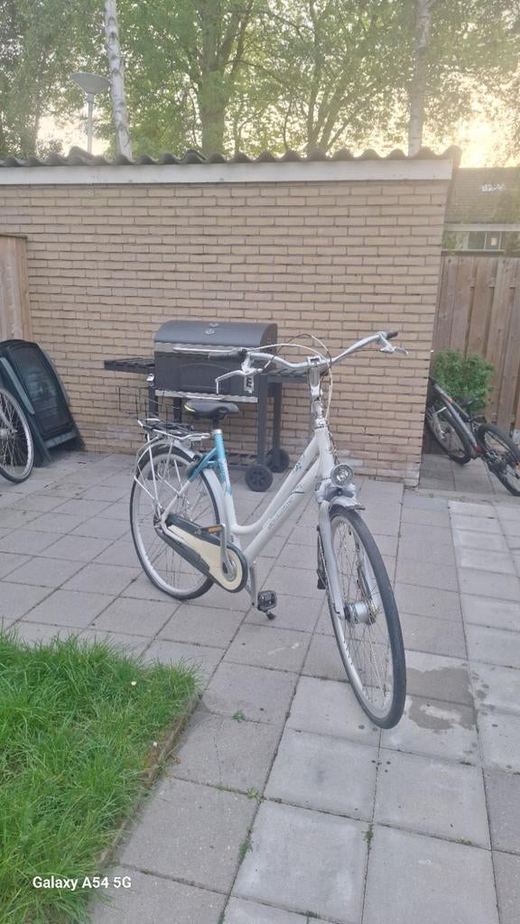 Damesfiets met lekke band - opknapper, Fietsen en Brommers, Fietsen | Dames | Damesfietsen, Gebruikt, Overige merken, Versnellingen