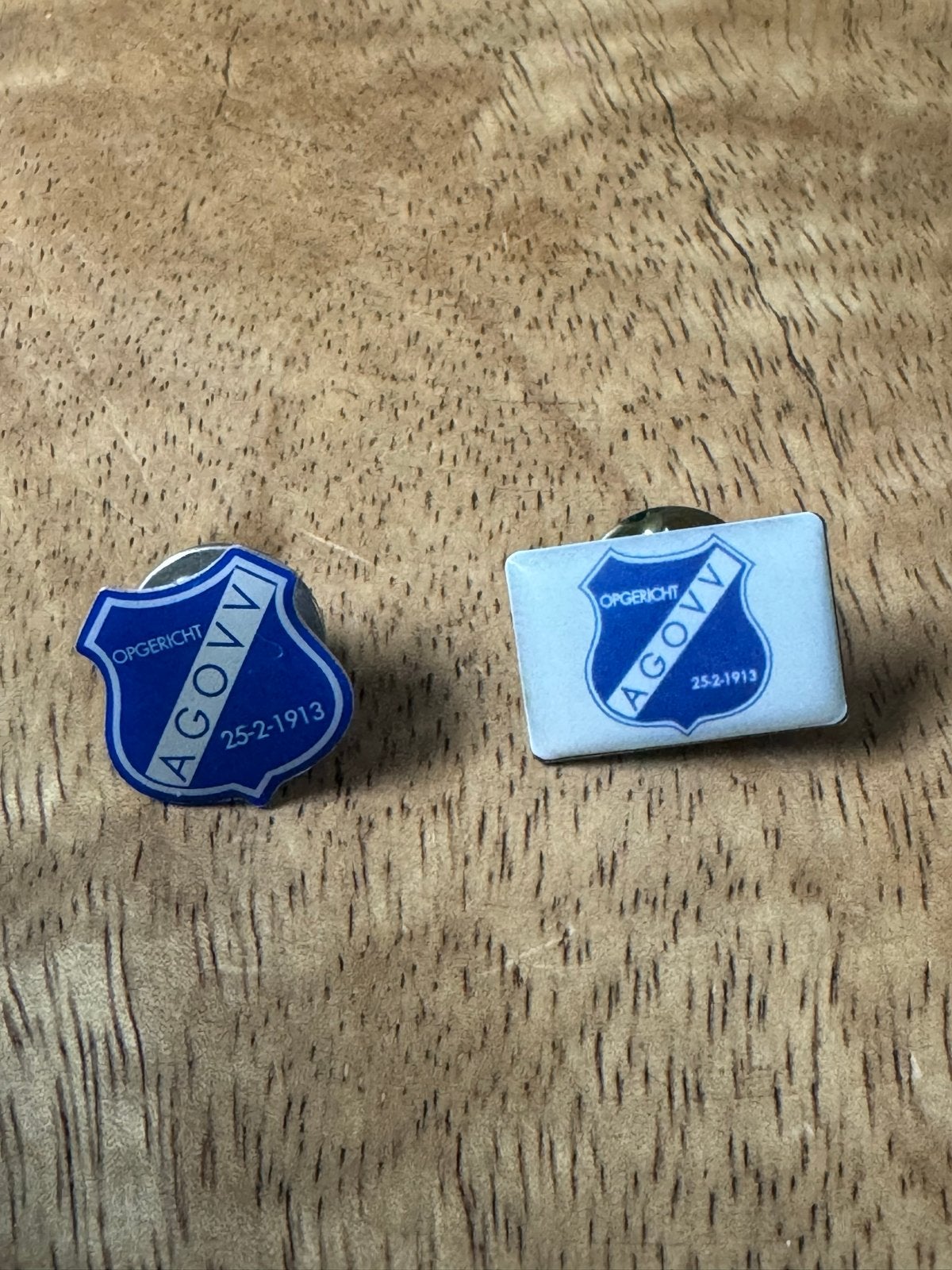 Vintage AGOVV Speldjes - Set van 2, Ophalen of Verzenden, Gebruikt, Sport, Speldje of Pin