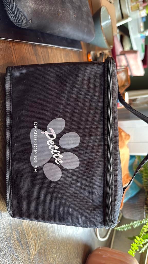 Petite DP auto dog brush, Dieren en Toebehoren, Honden-accessoires, Ophalen of Verzenden, Zo goed als nieuw