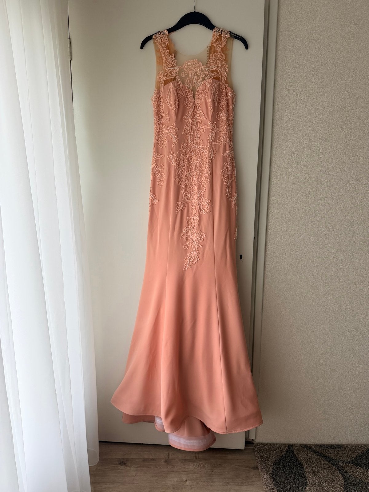 Elegante zalmkleurige galajurk met kant en pailletten, Kleding | Dames, Galajurk, Ophalen of Verzenden, Zo goed als nieuw, Roze