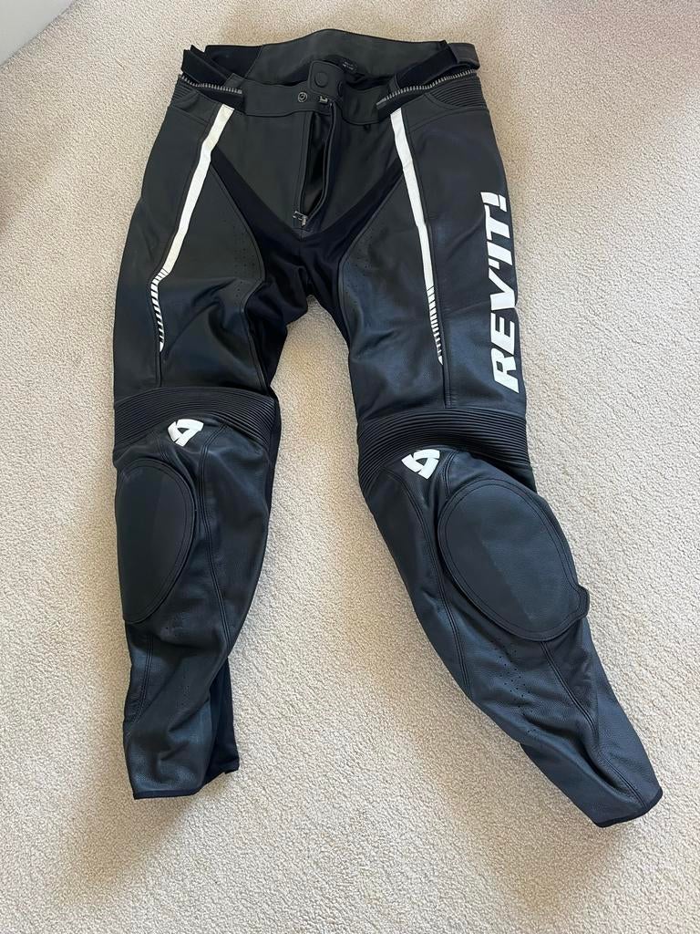 Zo goed als nieuwe Revit motorbroek dames - Maat 42, Motoren, Kleding | Motorkleding, Ophalen, Nieuw zonder kaartje, Dames, Broek | leer