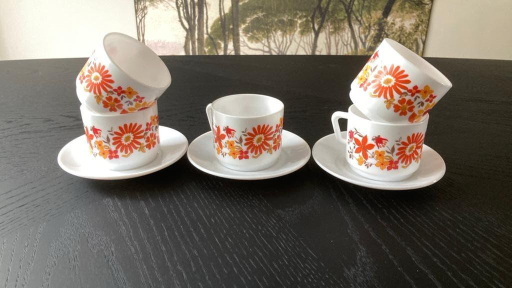 Vintage Arcopal Flore kop en schotel margriet, Huis en Inrichting, Keuken | Servies, Ophalen of Verzenden, Glas, Overige stijlen