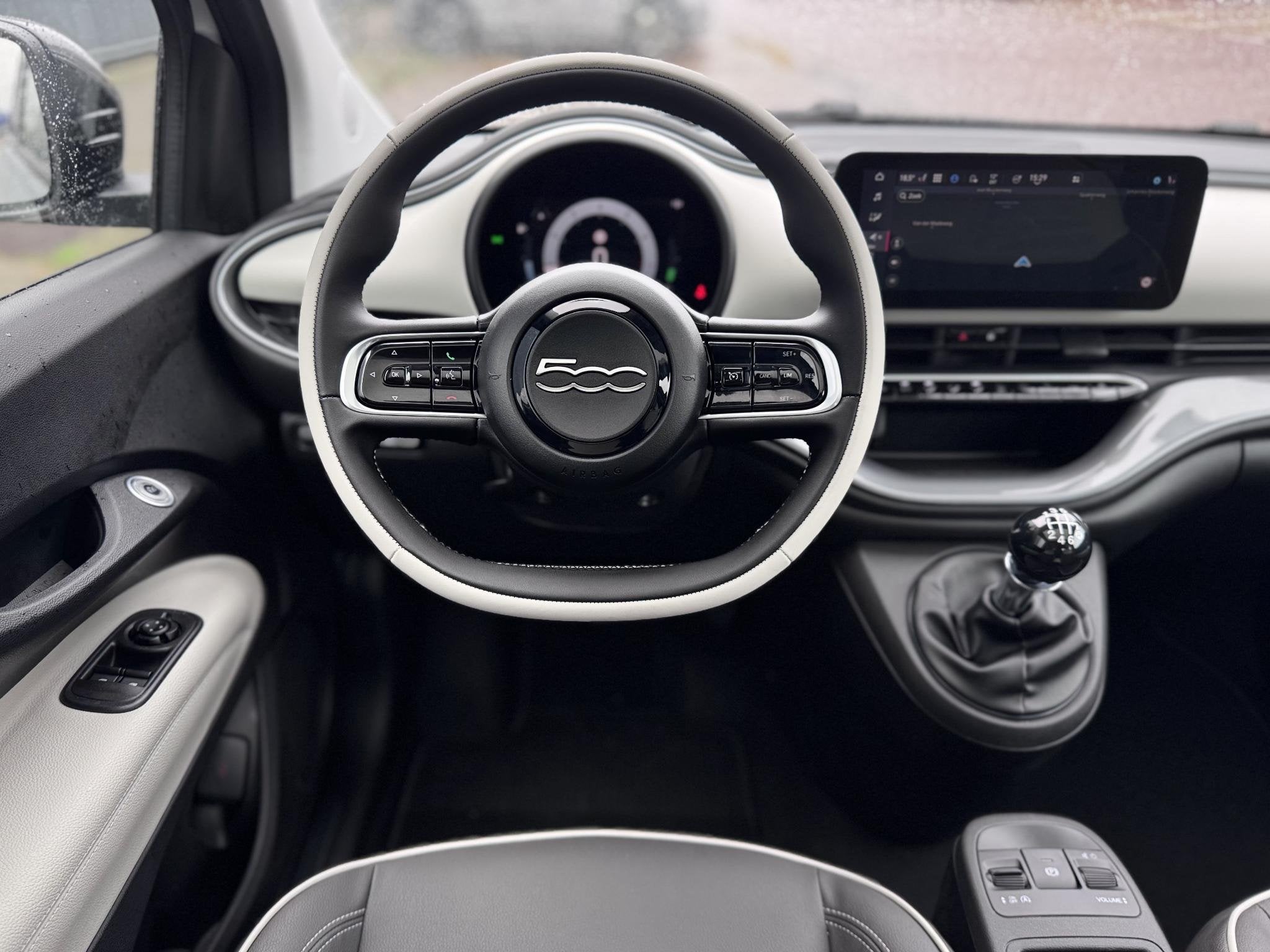 Fiat 500 1.0 Hybrid La Prima | Apple-Android | Panoramadak |, Auto's, Gebruikt, Euro 6, 4 stoelen, Wit