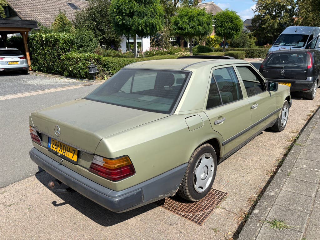 Mercedes-Benz W124 uit 1985 – Belastingvrij, foto 3
