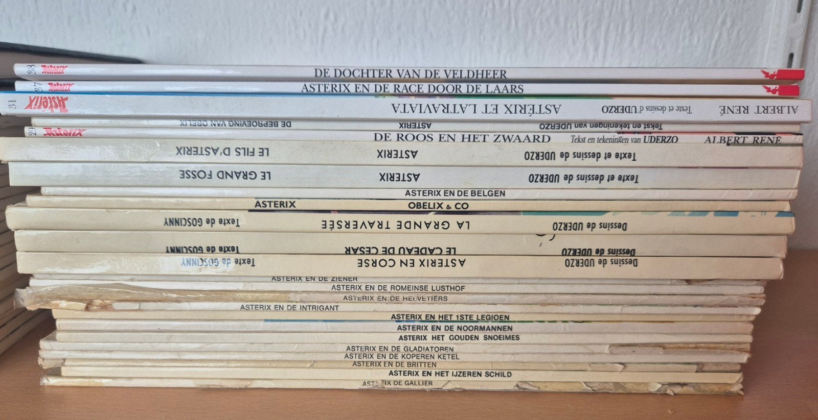 24 Asterix albums NL & Frans | Verzameling stripklassiekers, Gelezen, René Goscinny en Albert Uderzo, Ophalen of Verzenden, Meerdere stripboeken