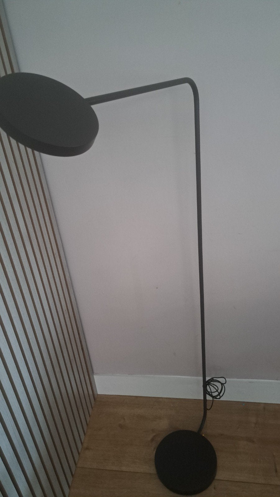 IKEA YPPERLIG Vloerlamp - Zwart Design Lamp, Huis en Inrichting, Lampen | Vloerlampen, Ophalen, Gebruikt, Modern, Scandinavisch design