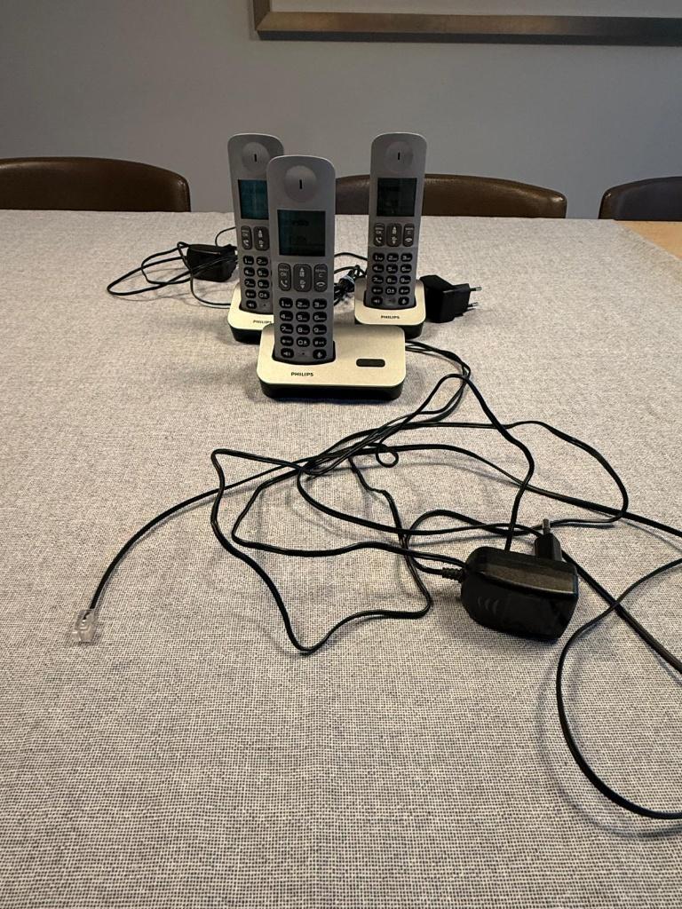 Philips DECT telefoon D500 - trio, Ophalen, Gebruikt, 3 handsets