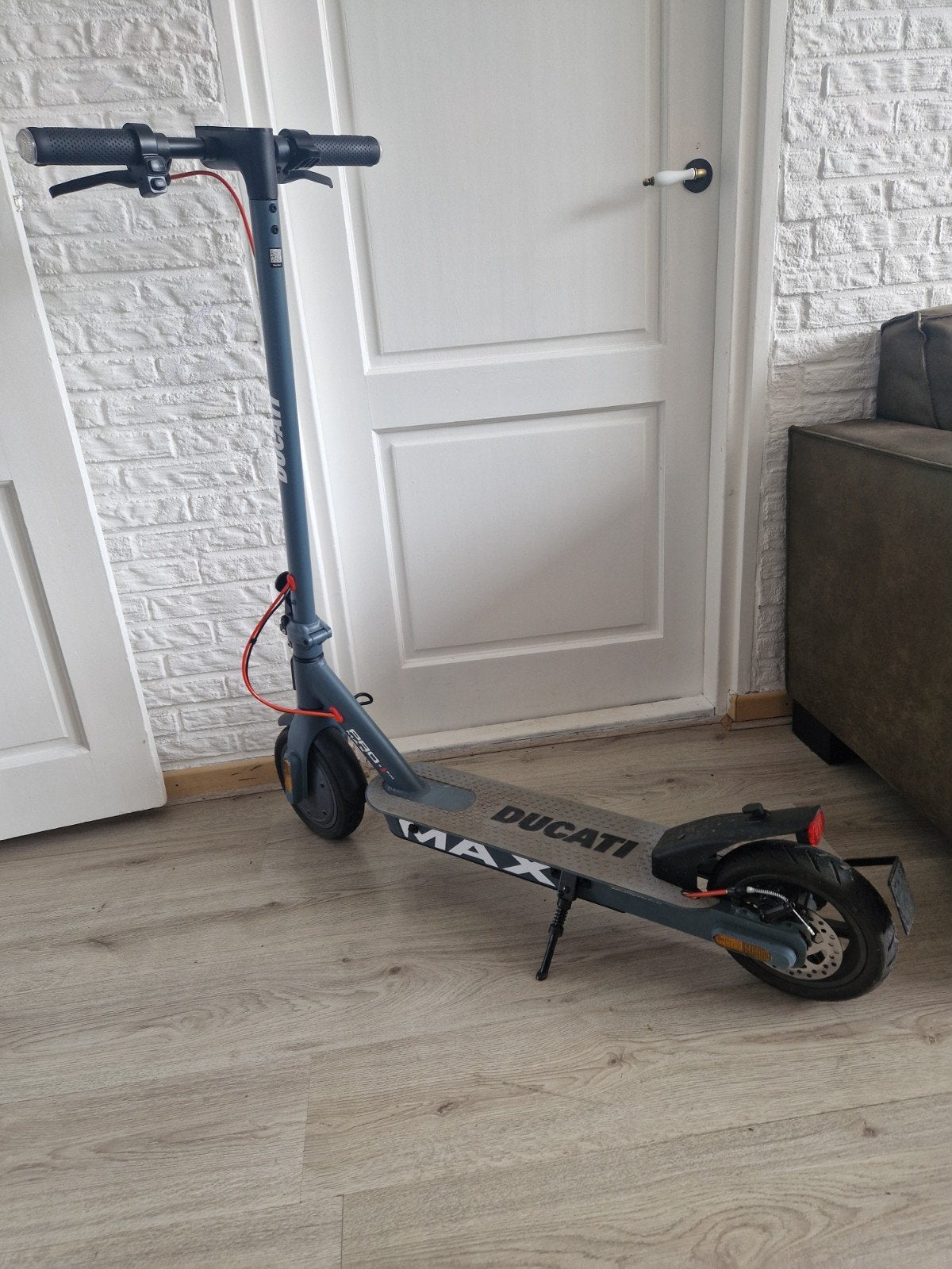 Ducati Max elektrische step - Zo goed als nieuw, Ophalen of Verzenden, Zo goed als nieuw, Elektrische step (E-scooter)