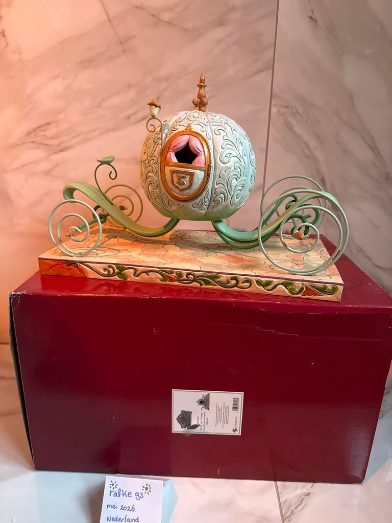 Disney Traditions Assepoester Betoverende Koets (incl. doos), Ophalen of Verzenden, Assepoester of Belle, Zo goed als nieuw, Beeldje of Figuurtje