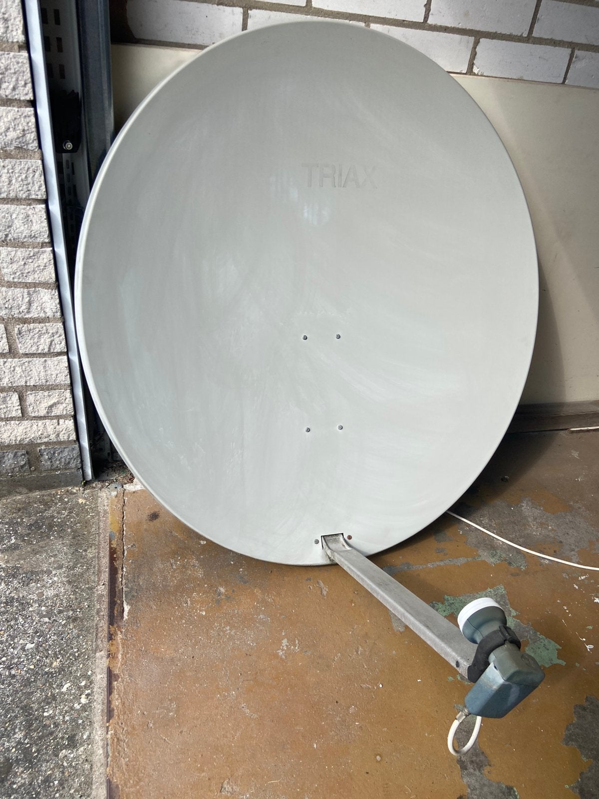Triax schotelantenne 112x100cm, Audio, Tv en Foto, Ophalen, Gebruikt, (Schotel)antenne, Overige merken
