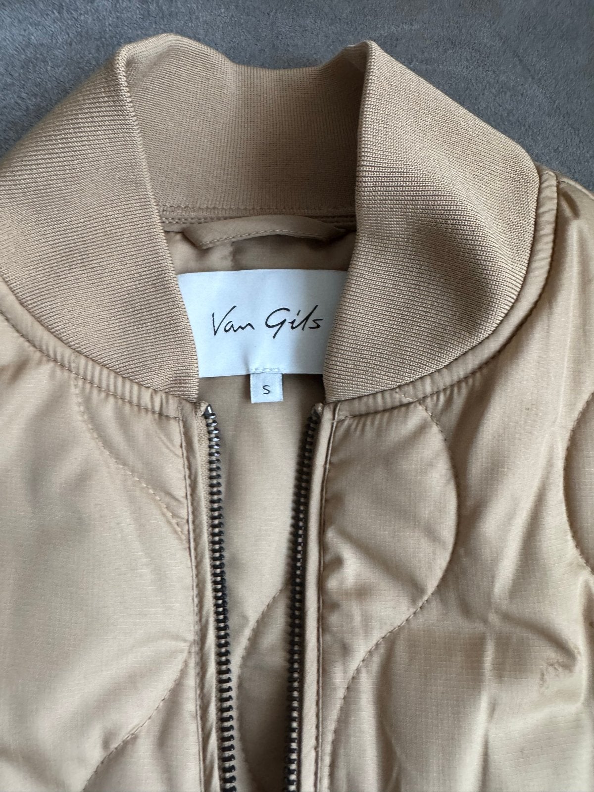 Van Gils gewatteerd bodywarmer maat S, Ophalen of Verzenden, Zo goed als nieuw, Maat 46 (S) of kleiner, Beige