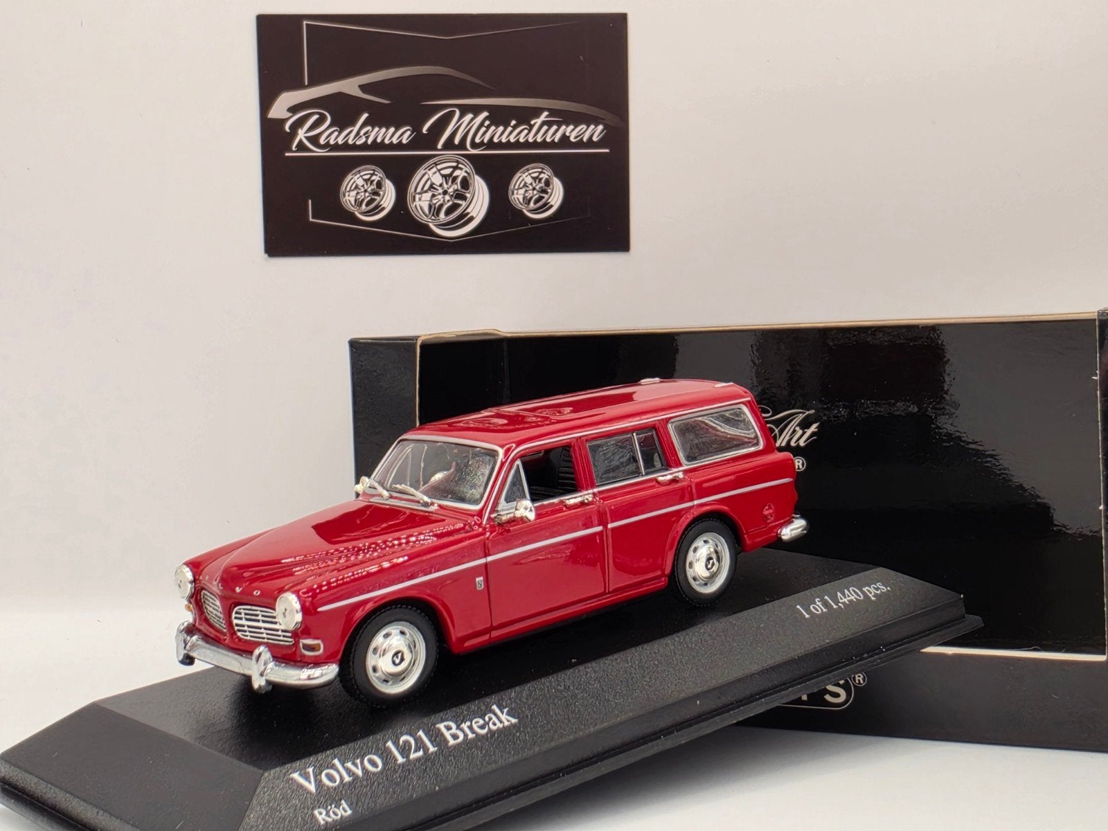 Volvo 121 Break Amazon - Rood - 1:43 Minichamps, Auto, Ophalen of Verzenden, Zo goed als nieuw, MiniChamps