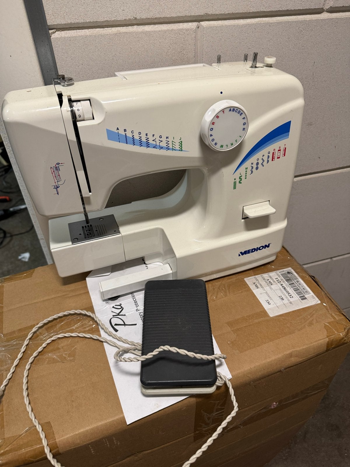 Medion Naaimachine, Hobby en Vrije tijd, Naaimachines en Toebehoren, Overige merken, Medion, Gebruikt, M