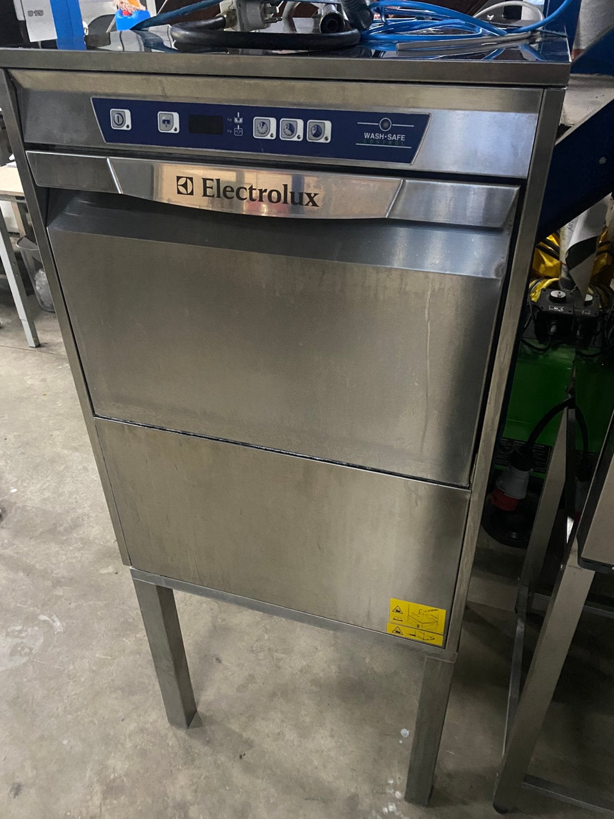 Electrolux voorlader vaatwasser vaatwasmachine op onderstel, Ophalen