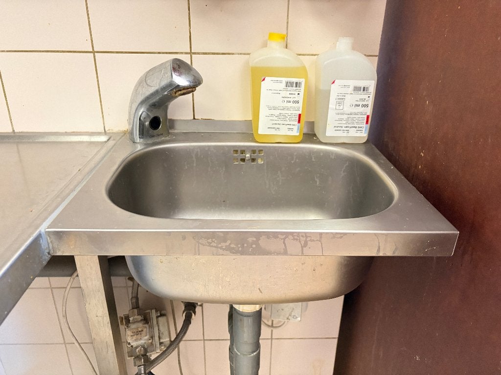 RVS wastafel met sensor, Ophalen, Zo goed als nieuw, Toilet-accessoire