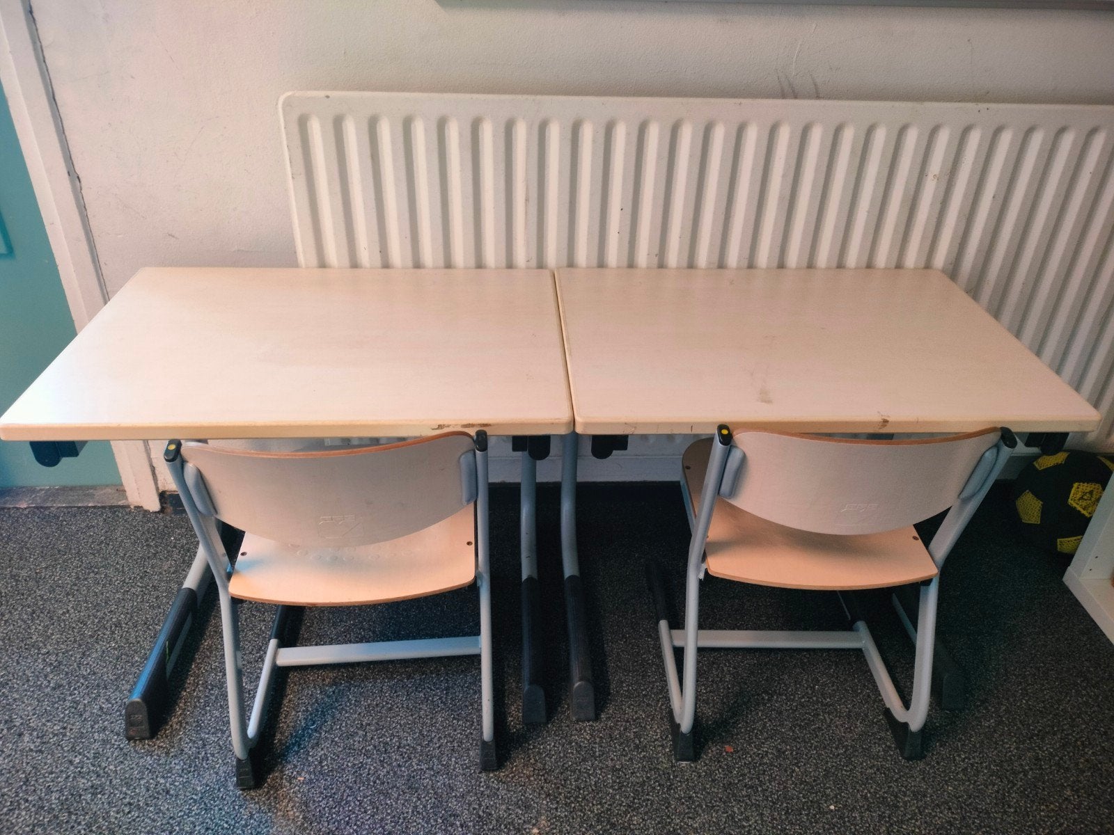 Setje school tafel en stoeltjes (per set), Ophalen, Gebruikt