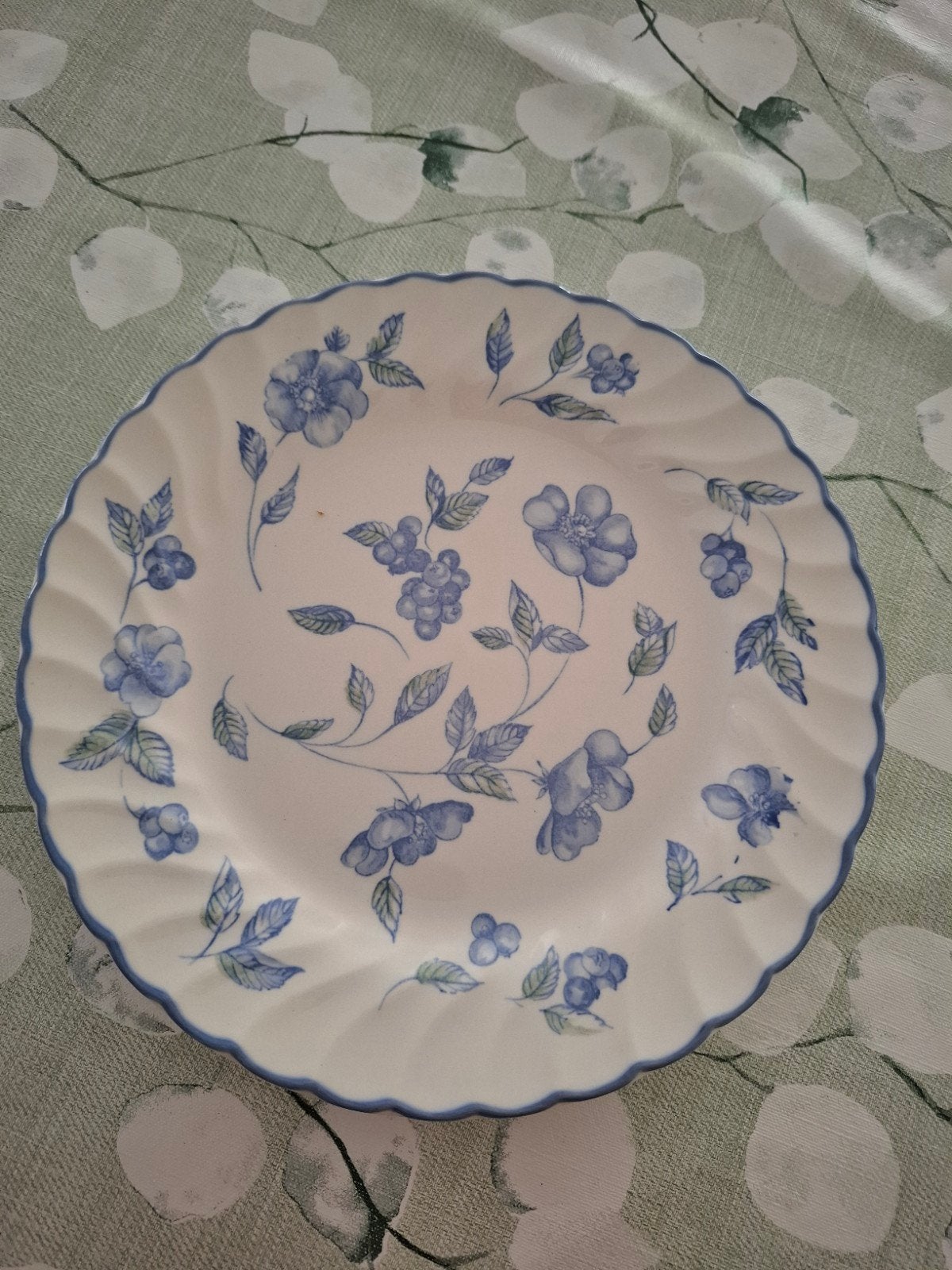 Barratts Fine Tableware bord met blauw bloemmotief, Overige merken, Landelijk/Boerenbont, Ophalen of Verzenden, Zo goed als nieuw
