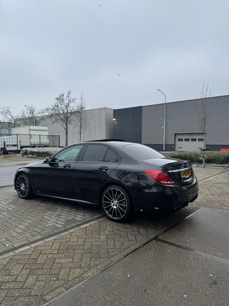 Mercedes-Benz C-Klasse C200 2.0 benzine  AMG pakket pano, Auto's, 1800 kg, 4 cilinders, Zwart, 75 €/maand