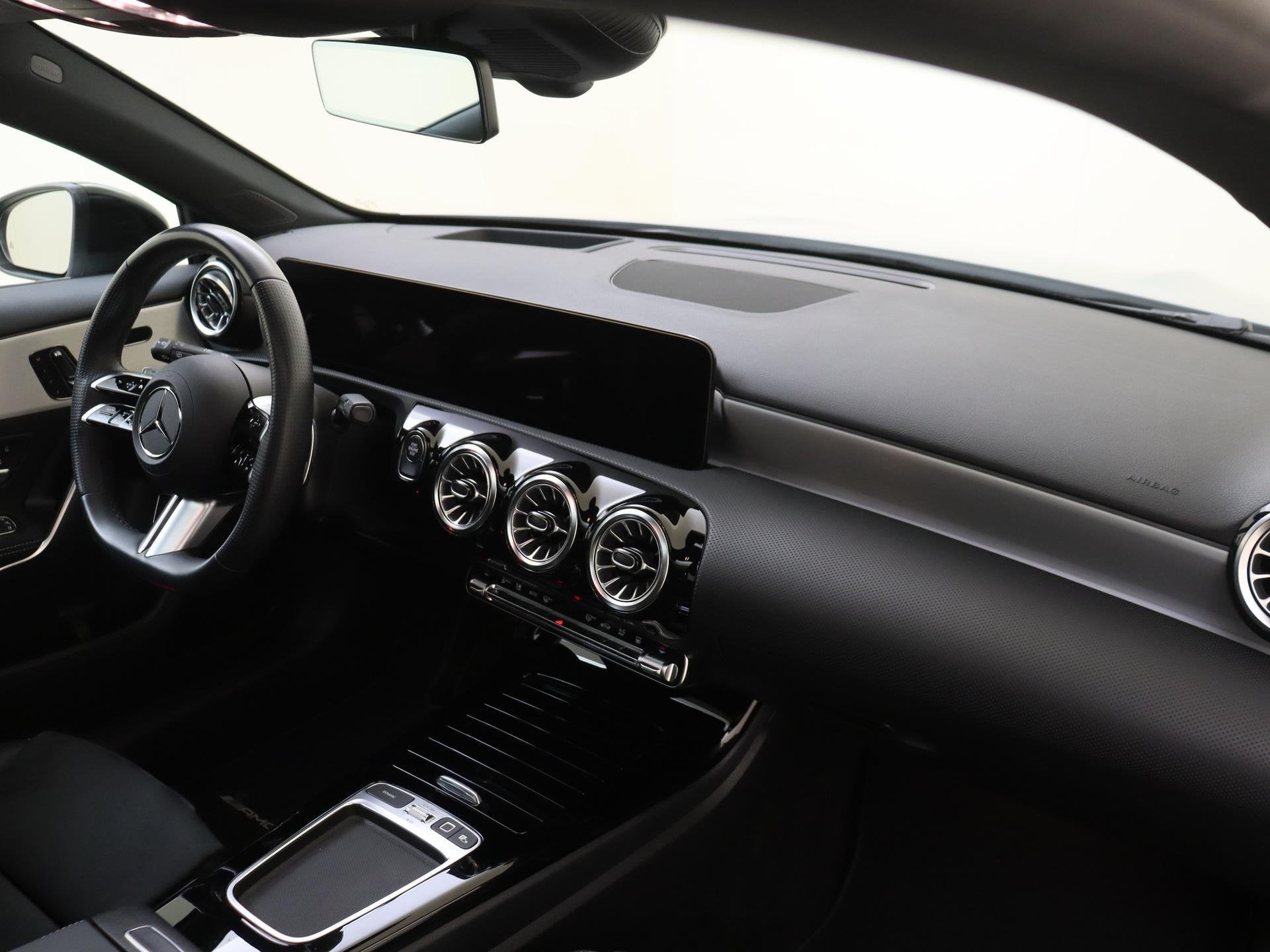 Mercedes-Benz A-klasse 250 e Business Solution AMG Premium P, Auto's, Gebruikt, 4 cilinders, Bedrijf, Hybride Elektrisch/Benzine