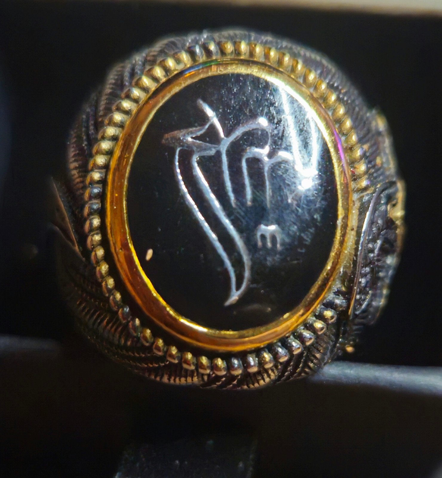 Nieuwe stalen ring maat 13 = 30mm
Is mooi gedetailleerd, Sieraden, Tassen en Uiterlijk, Ringen, 20 of groter, IJzer of Staal, Nieuw