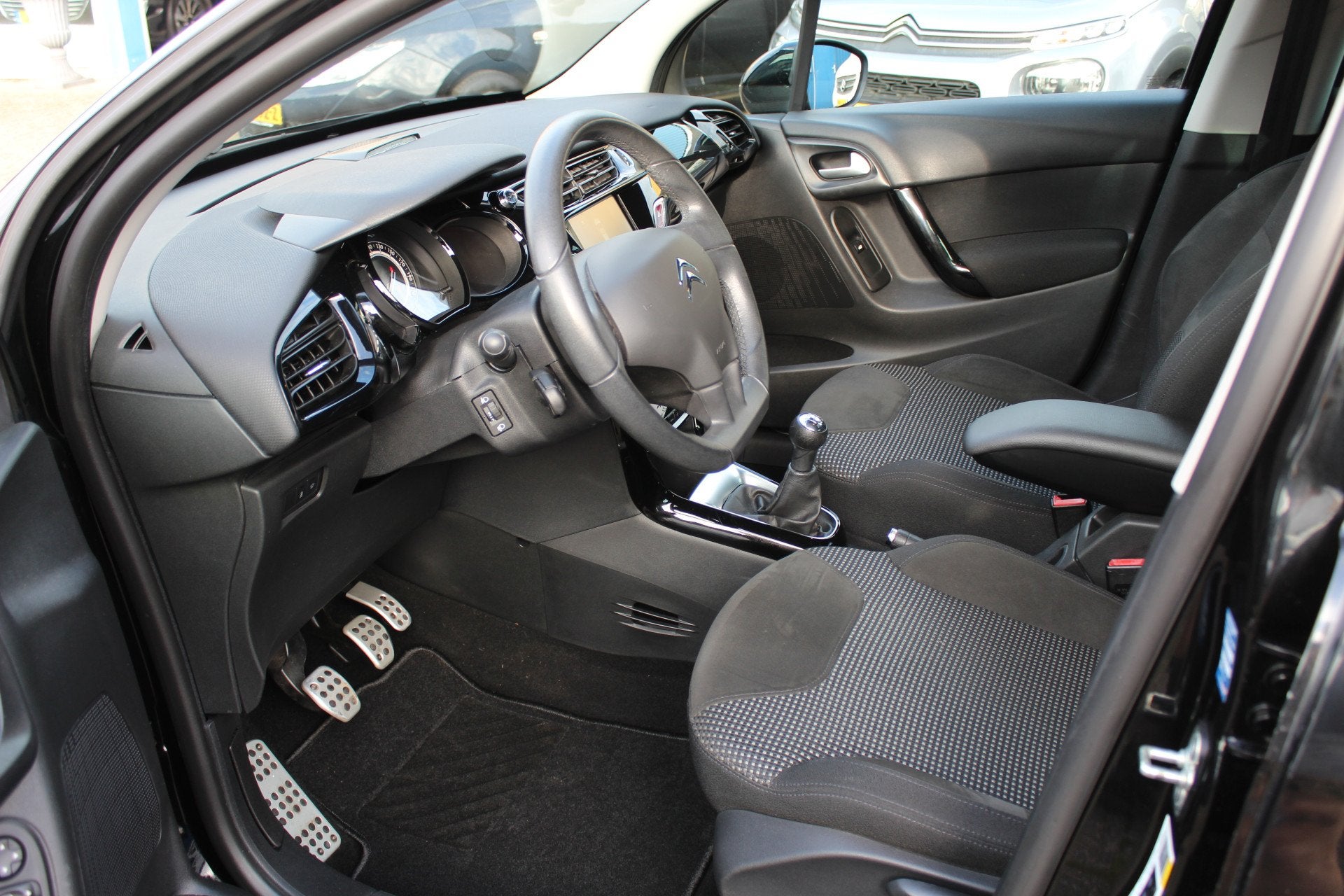 Citroën C3 1.2 " Exclusive" Sportive Cruise - Clima - Navi, Auto's, Gebruikt, Zwart, Alcantara, Zwart