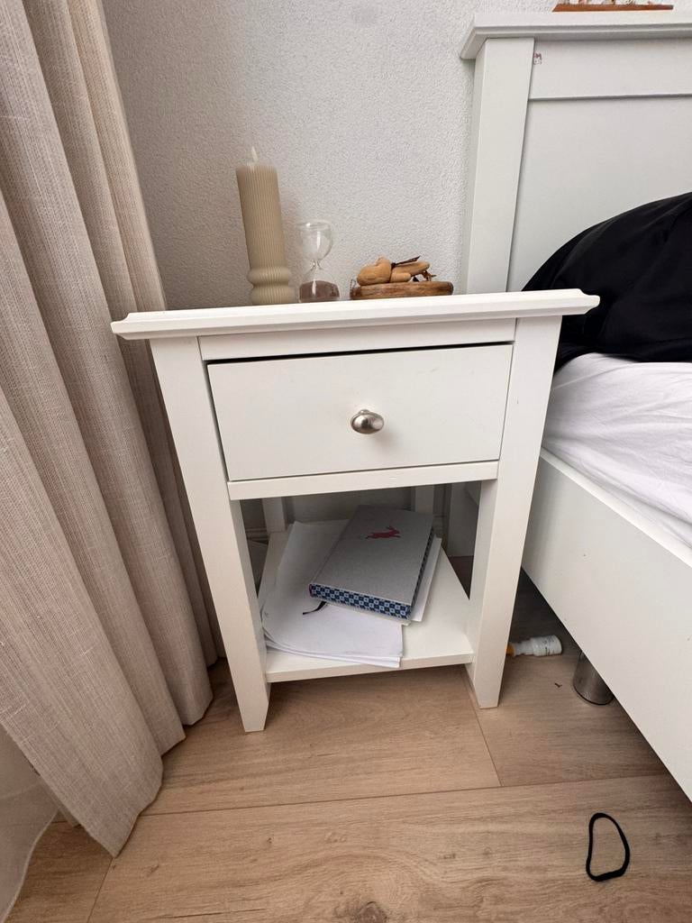 Nachtkastjes tweemaal, Huis en Inrichting, Slaapkamer | Nachtkastjes, Ophalen, Zo goed als nieuw, Minder dan 45 cm, Minder dan 55 cm