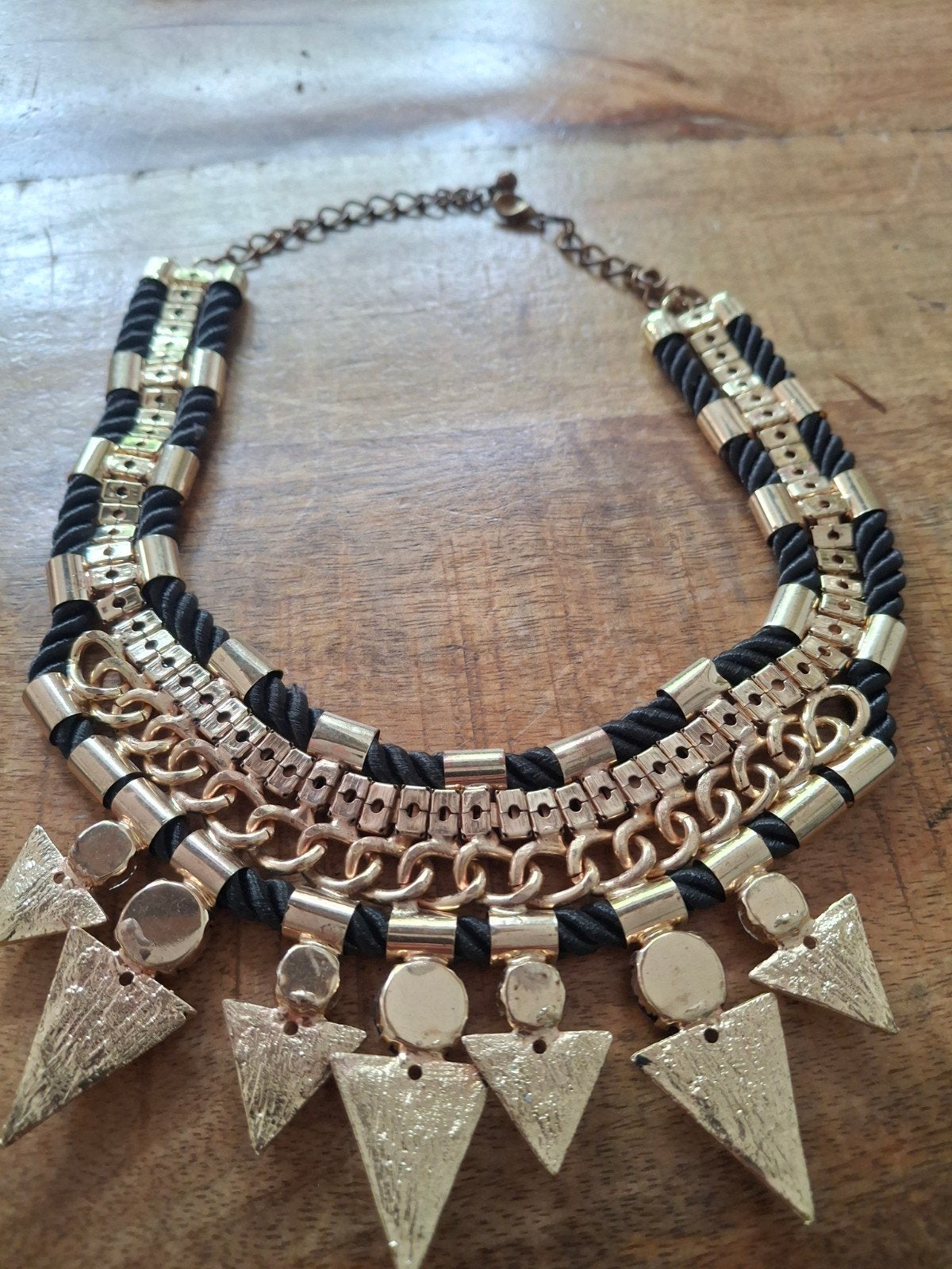 Vintage gouden ketting met zwarte koorden, Ophalen of Verzenden, Gebruikt, Goud, Overige materialen