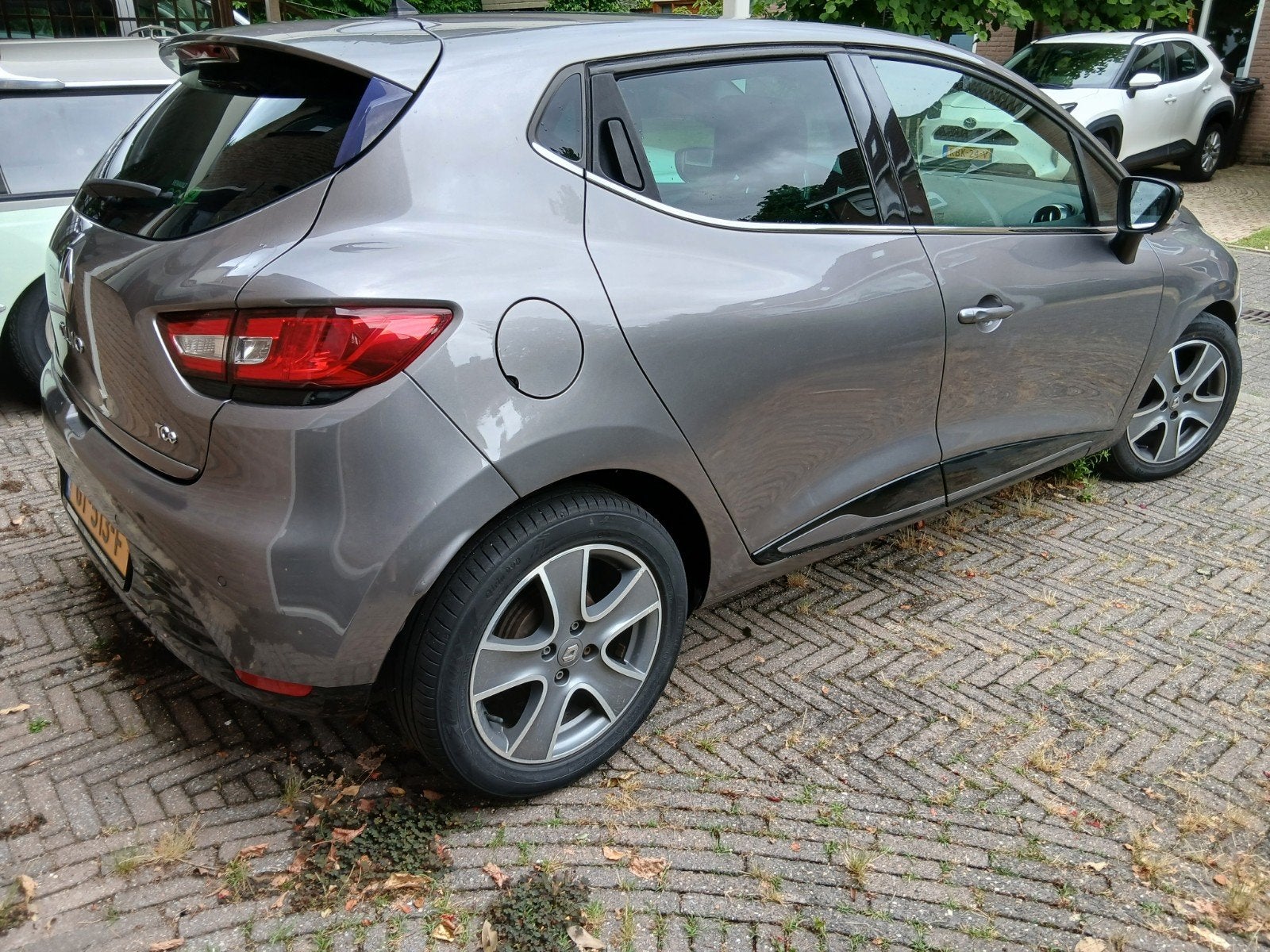 Renault Clio 0.9 TCE 66KW 5-DRS 2015 Grijs 186000km+-, Voorwielaandrijving, 898 cc, 40 €/maand, 540 kg