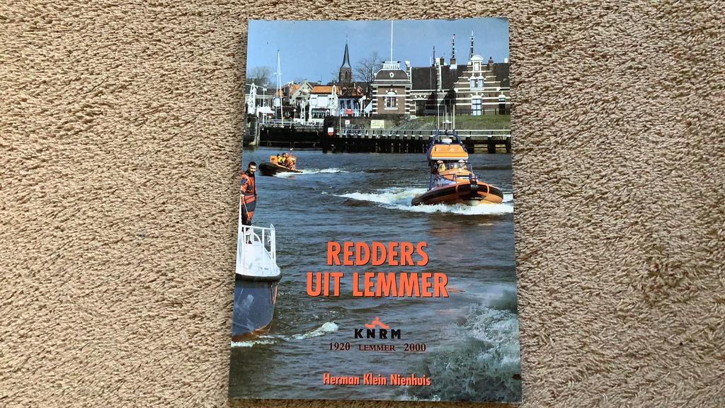 Jubileumboek: Redders uit Lemmer. KNRM 1920 Lemmer 2000, Ophalen of Verzenden, Zo goed als nieuw