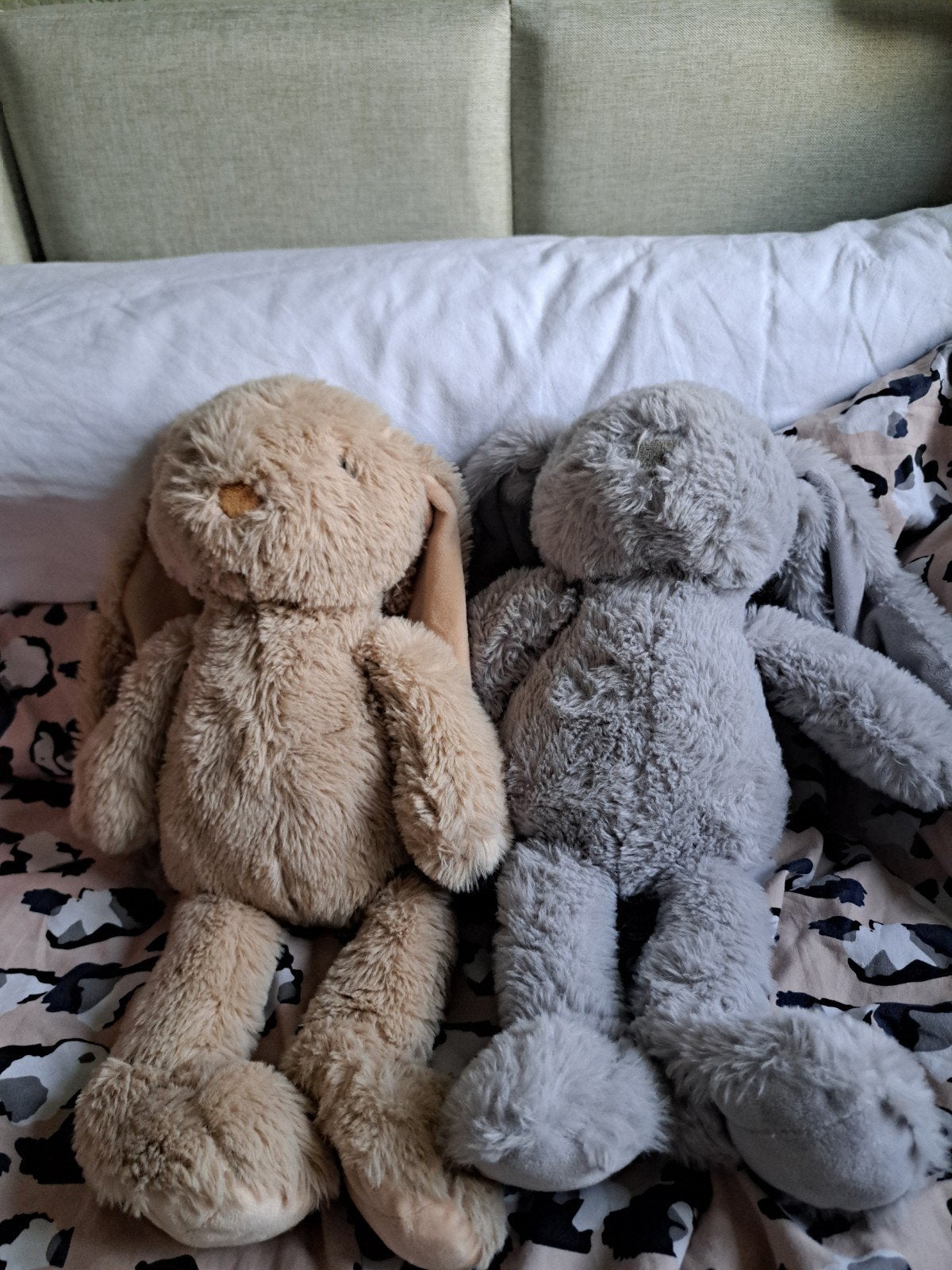2 knuffel konijntjes, Verzamelen, Ophalen, Zo goed als nieuw, Stoffen beer, Overige merken