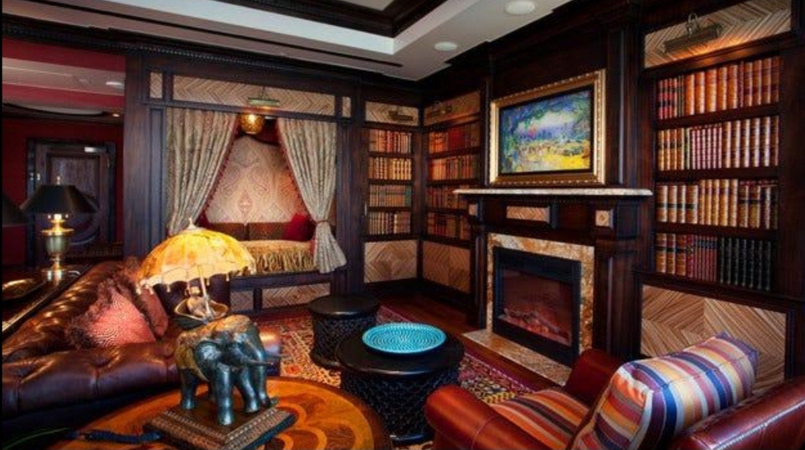gezocht: decor halloweentocht thema, hotel
