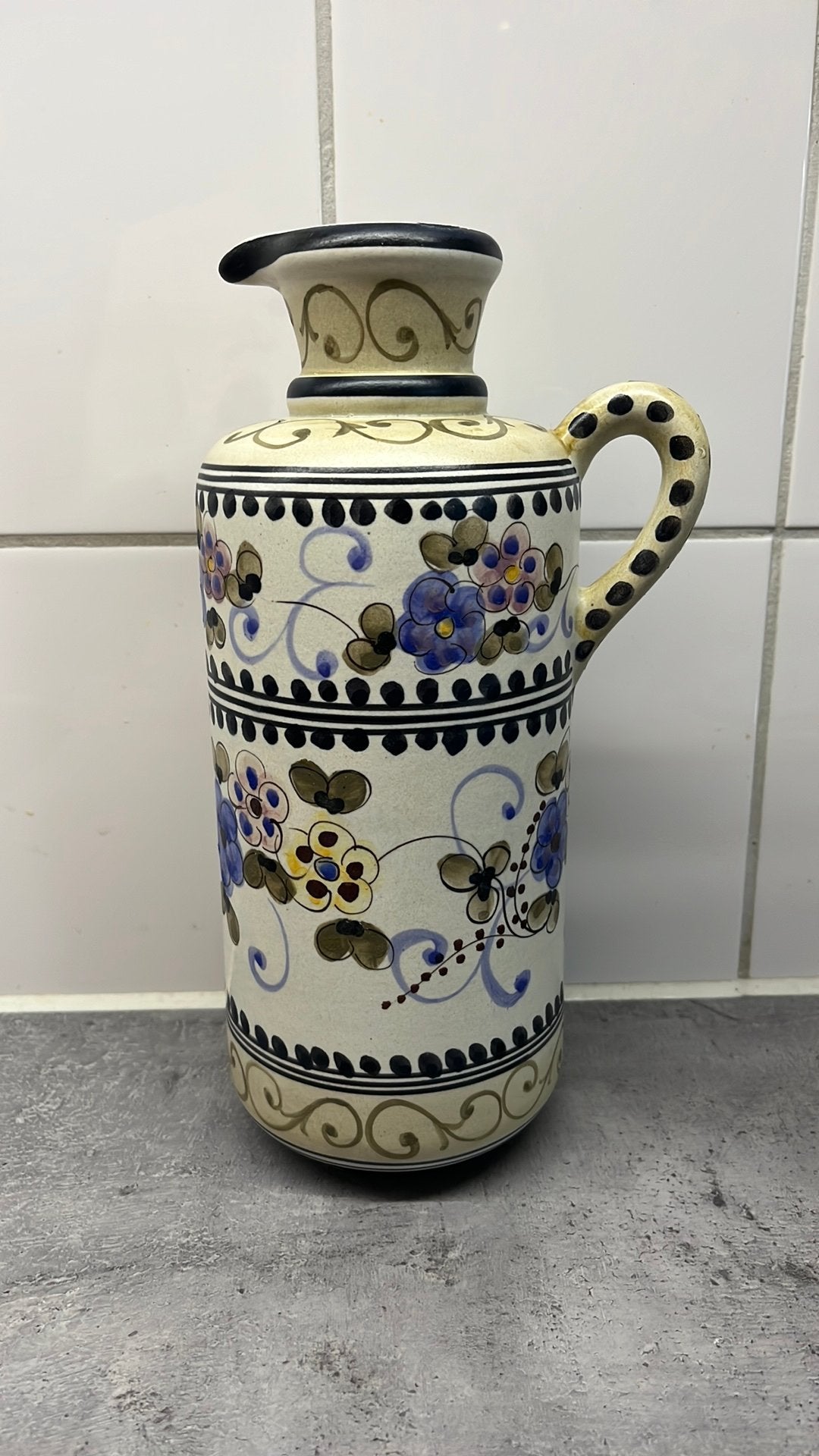 Martan Portugal Handgeschilderde Kruik met Bloemen, Antiek en Kunst, Ophalen of Verzenden