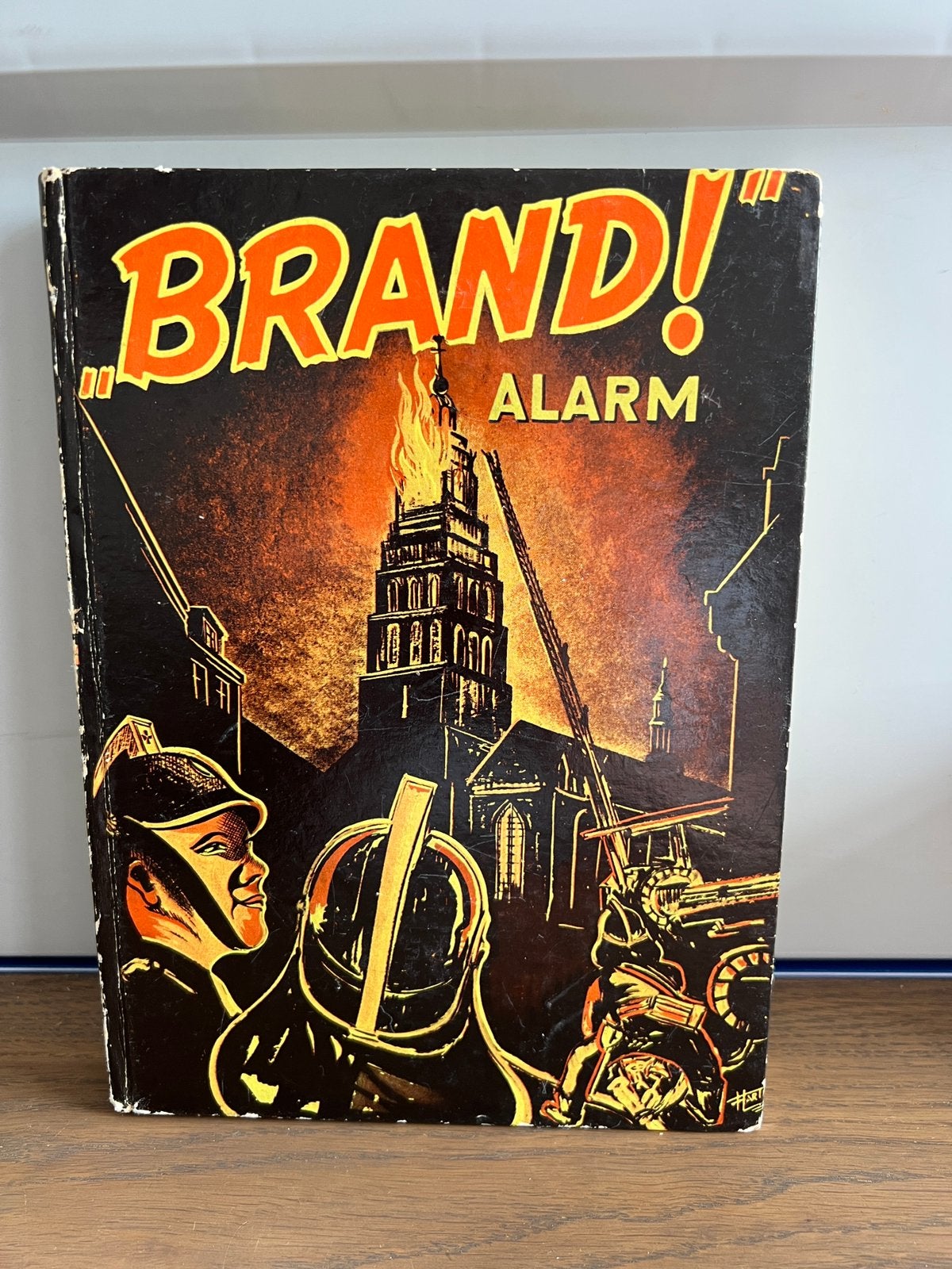 Brand alarm - P.L. van Boven, Ophalen of Verzenden, Gelezen