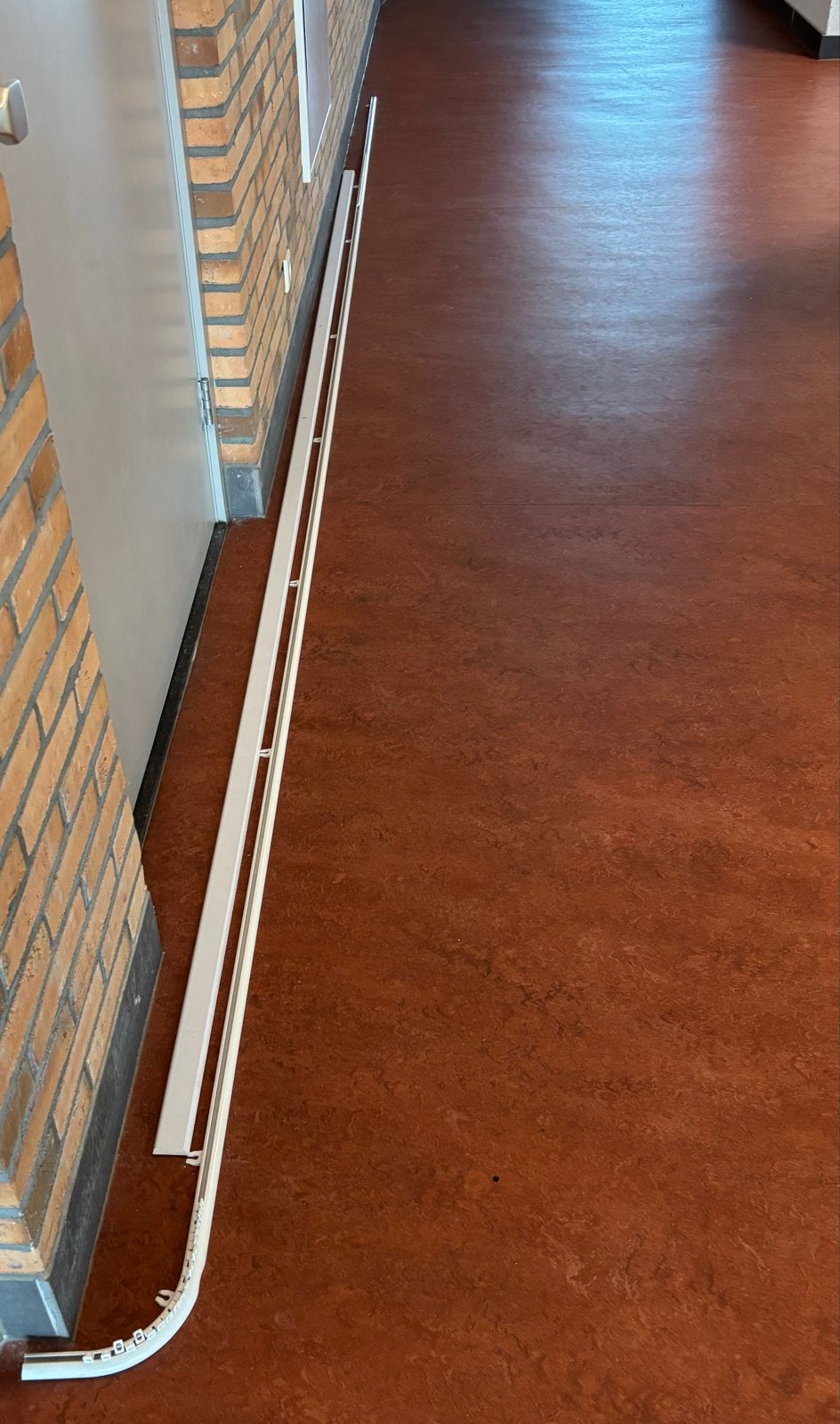 Gordijnrails 560-575 cm uit één geheel - Gratis af te halen, Ophalen of Verzenden, Gebruikt, Wit, 200 cm of meer