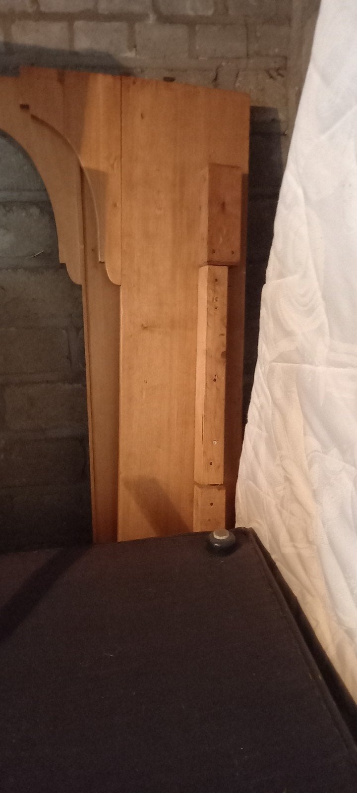 Houten bed- 120 x 180cm - Zo goed als nieuw, Huis en Inrichting, Slaapkamer | Bedden, Ophalen, Bruin, Klassiek, Tweepersoons