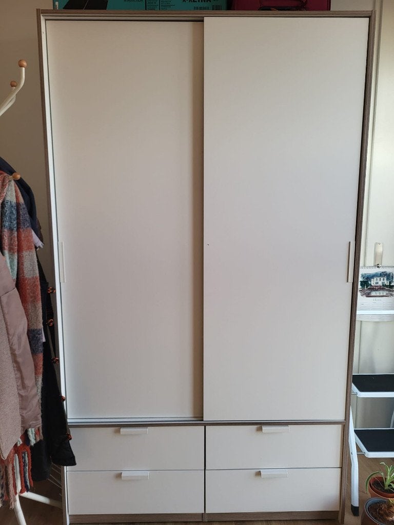 Large Wardrobe with Sliding Doors, Ophalen, Met lade(s), 100 tot 150 cm, 200 cm of meer