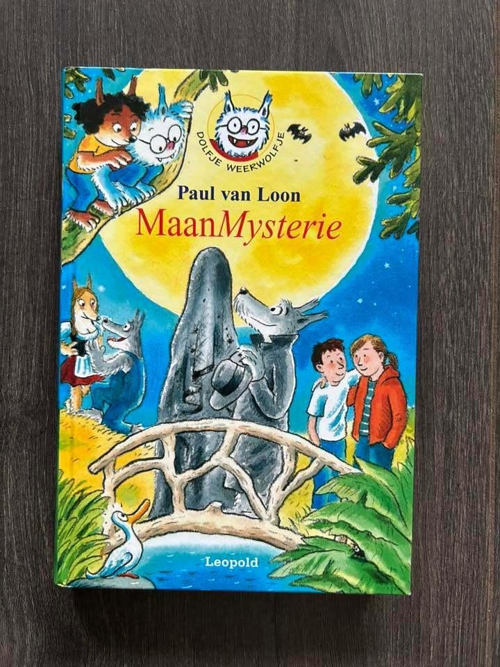 Dolfje Weerwolfje - MaanMysterie - Paul van Loon, Boeken, Ophalen of Verzenden, Zo goed als nieuw, Fictie algemeen