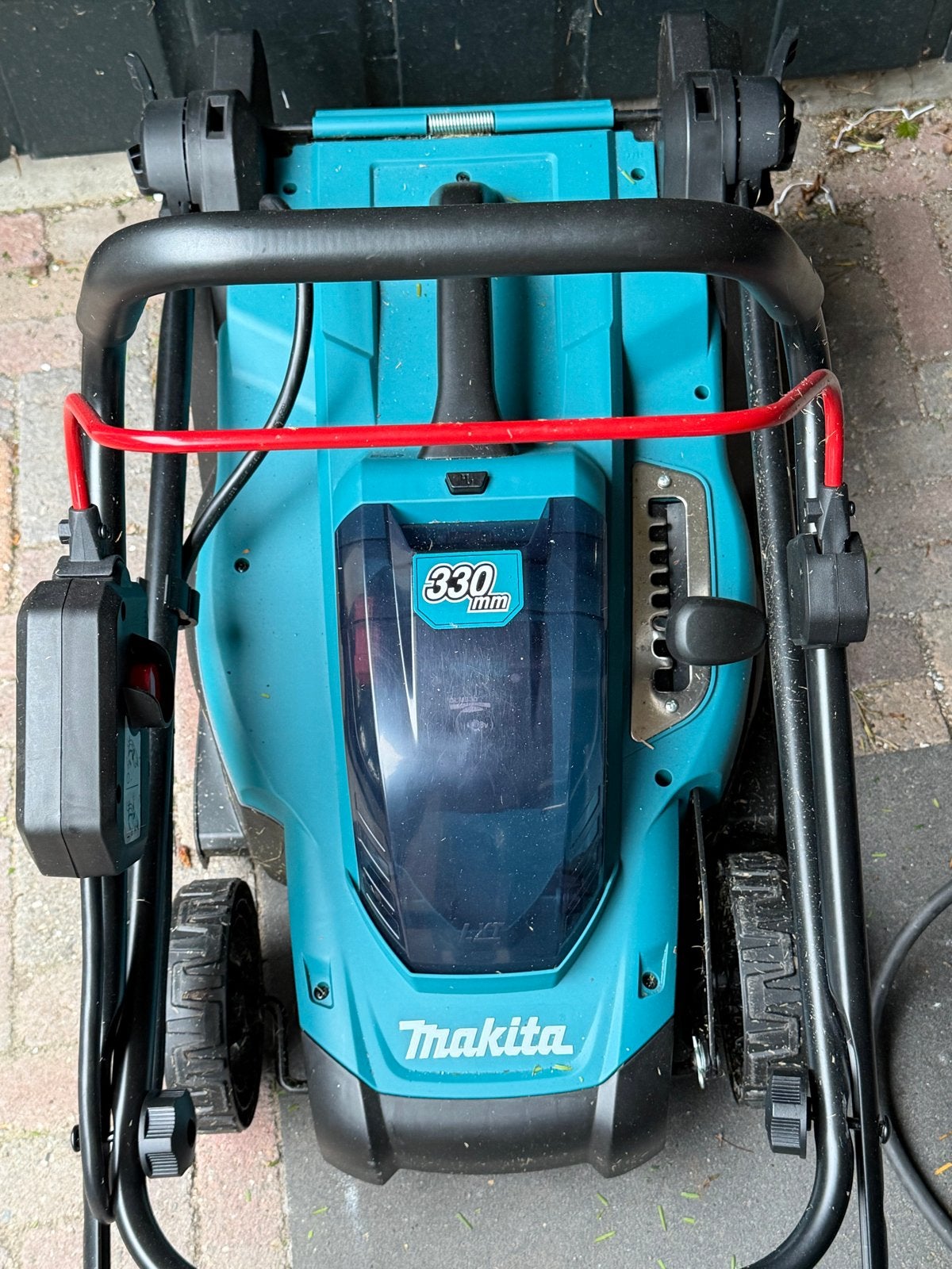 Makita Accu Grasmaaier 330mm - Zo goed als nieuw, Ophalen, Cirkelmaaier, Accu-grasmaaier, Zo goed als nieuw