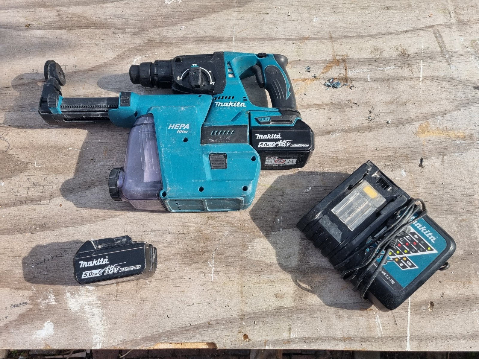 Makita DHR242 Combihamer met HEPA stofzuiger en accu's, Ophalen of Verzenden, Gebruikt, Boor- en/of Breekhamer