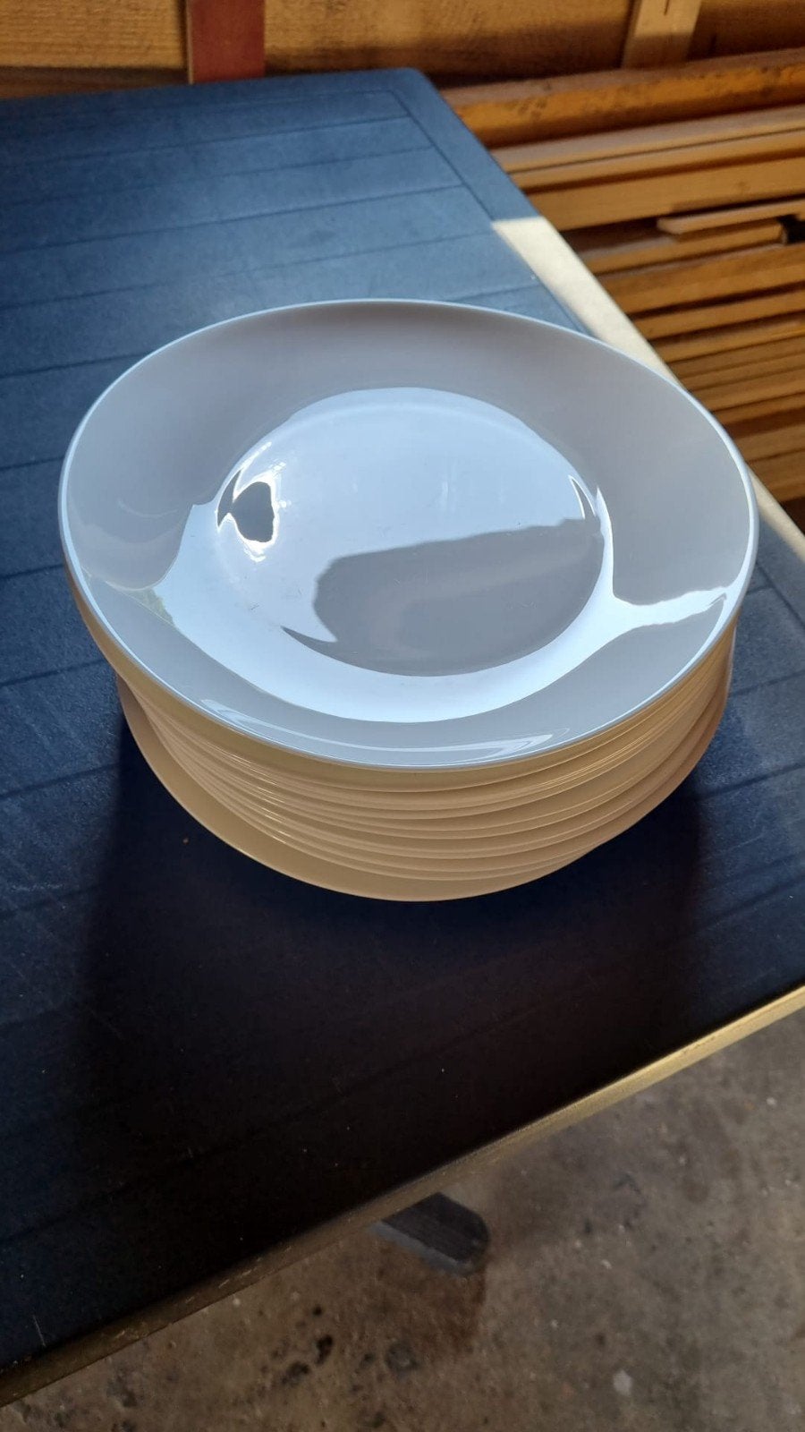 Servies. Borden. Mokken. Glazen., Huis en Inrichting, Keuken | Servies, Ophalen, Zo goed als nieuw, Aardewerk, Bord(en)
