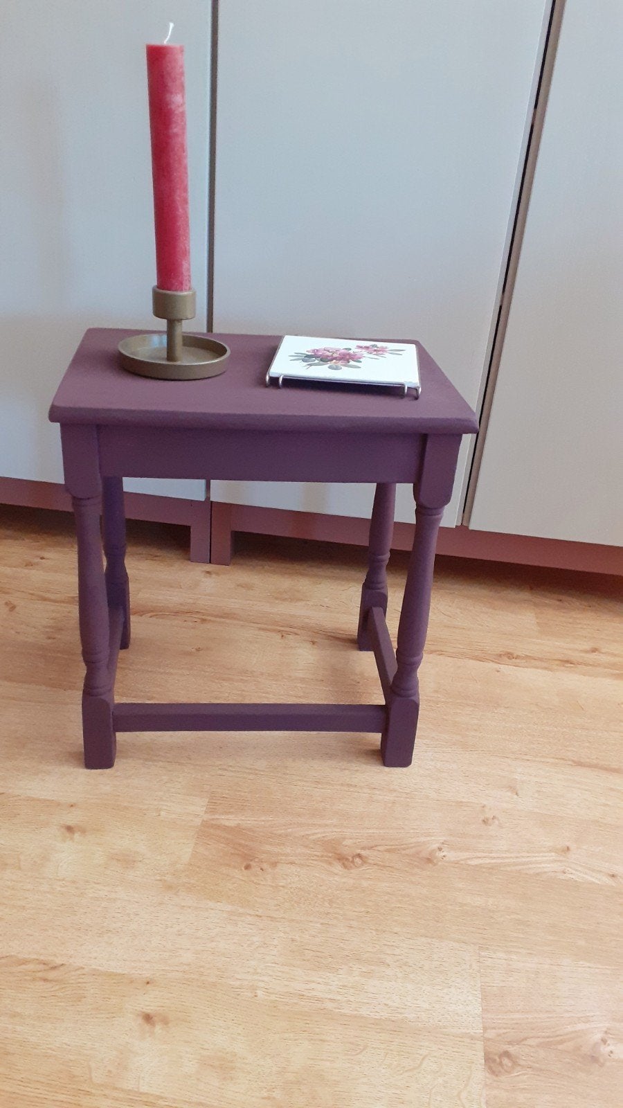 Aubergine Bijzettafeltje, Huis en Inrichting, Tafels | Bijzettafels, Minder dan 45 cm, Minder dan 55 cm, Gebruikt, Klassiek, landelijk